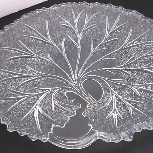 1960's Indiana Glass Pebble Leaf Salad or Lunchean Plate 8.5" Fern Cottagecore - Picture 4 of 6